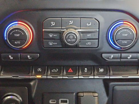 Used 2021 Chevrolet Silverado 1500 LT w/ Bed Protection Package AWD/4WD image 25