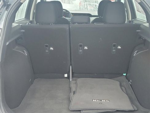 Certified 2023 Nissan Kicks SV image 9