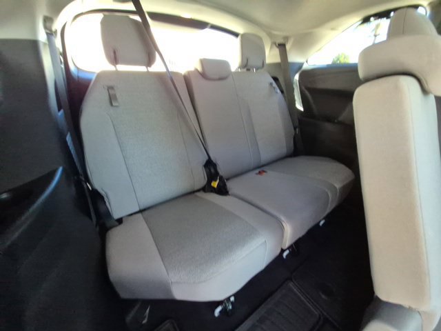 Used 2026 Toyota Sienna LE FWD image 19