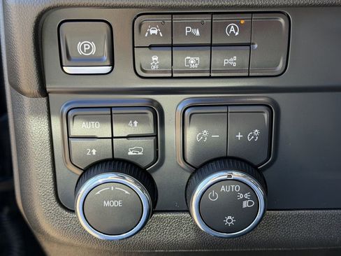 Used 2025 Chevrolet Tahoe LT image 25