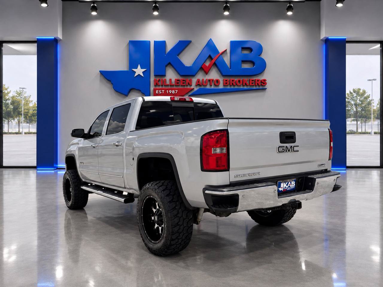 Used 2014 GMC Sierra 1500 SLT w/ All-Terrain Package AWD/4WD image 5