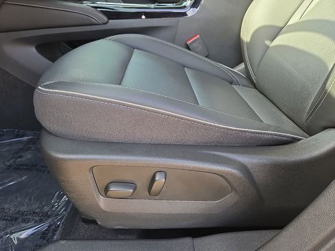 Used 2023 Buick Envision Essence image 25