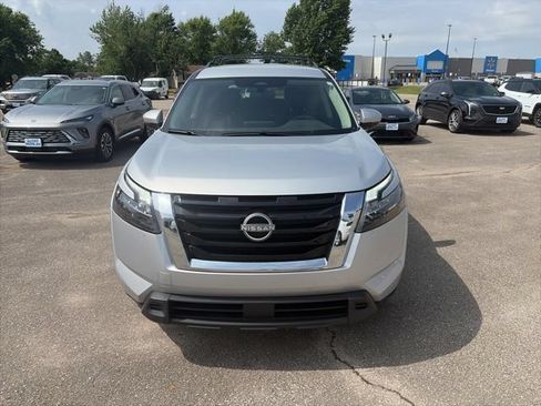 Used 2025 Nissan Pathfinder SV AWD/4WD image 9
