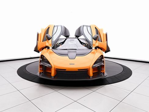 Used 2019 McLaren Senna image 16