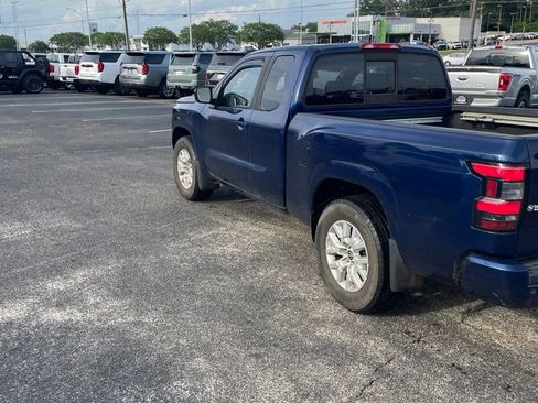 Used 2022 Nissan Frontier SV RWD image 3