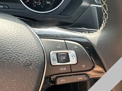 Used 2021 Volkswagen Tiguan SE w/ Panoramic Sunroof Package image 18