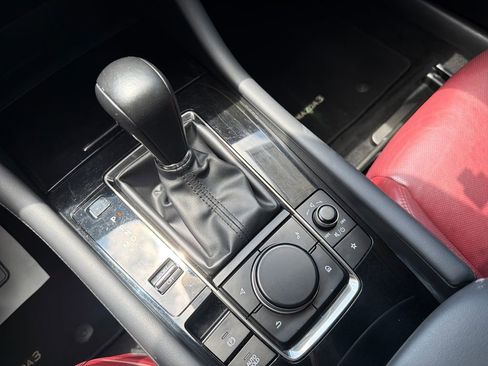 Used 2019 MAZDA MAZDA3 Hatchback w/ Premium Package FWD image 17