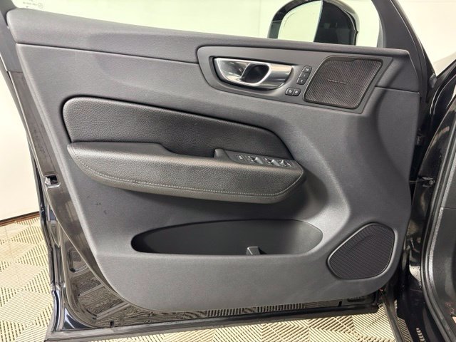 Used 2019 Volvo XC60 T5 Momentum w/ Multimedia Package AWD/4WD image 10