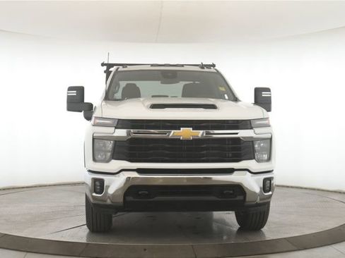 Used 2024 Chevrolet Silverado 2500 LT w/ Convenience Package image 12