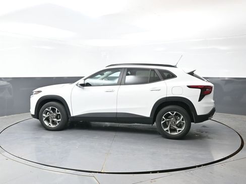 Used 2025 Chevrolet Trax LT FWD image 10