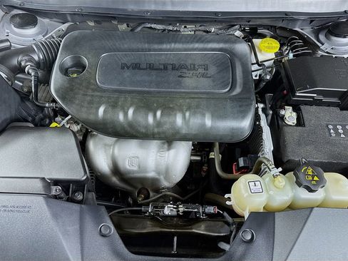 Used 2021 Jeep Cherokee Latitude FWD image 31