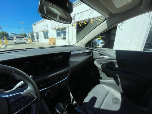 Used 2025 Buick Encore GX Preferred image 35