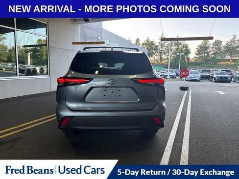 Used 2024 Toyota Highlander XLE AWD/4WD image 4