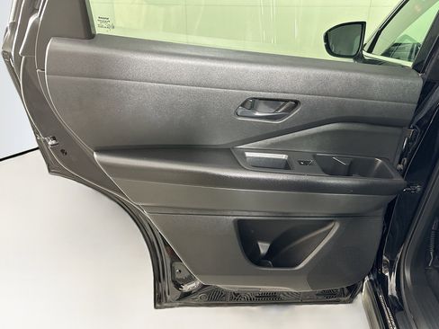 Used 2024 Nissan Pathfinder SV image 24