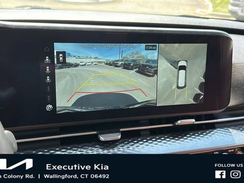 Certified 2023 Kia Carnival SX Prestige FWD image 18