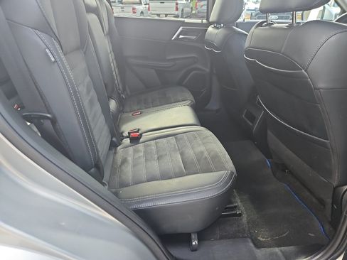 Used 2024 Mitsubishi Outlander SE AWD/4WD image 12
