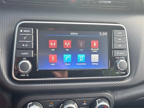 New 2025 Nissan Kicks Play S image 31