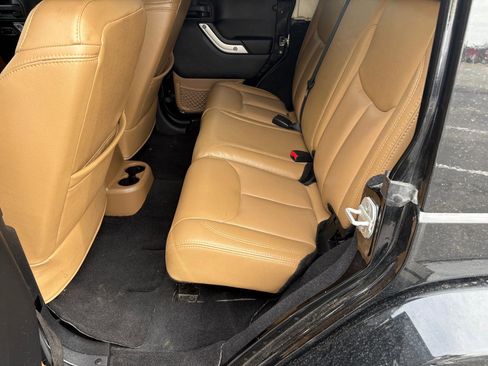 Used 2013 Jeep Wrangler Unlimited Sahara image 7