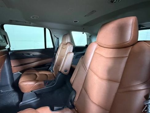 Used 2019 Cadillac Escalade Luxury AWD/4WD image 26