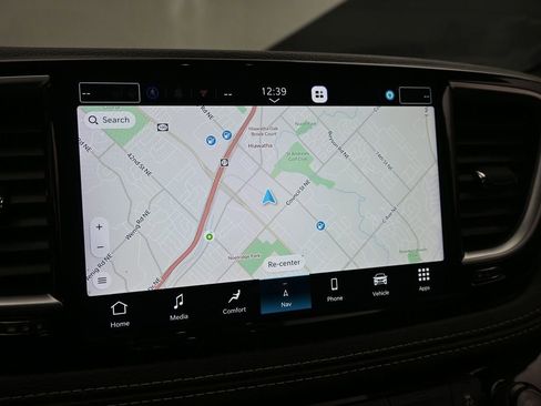 Used 2024 Chrysler Pacifica Limited w/ S Appearance Package image 18