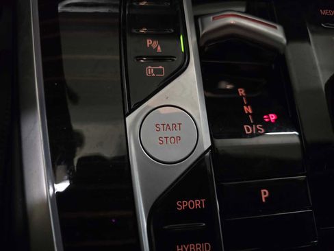 Used 2025 BMW X5 xDrive50e image 35