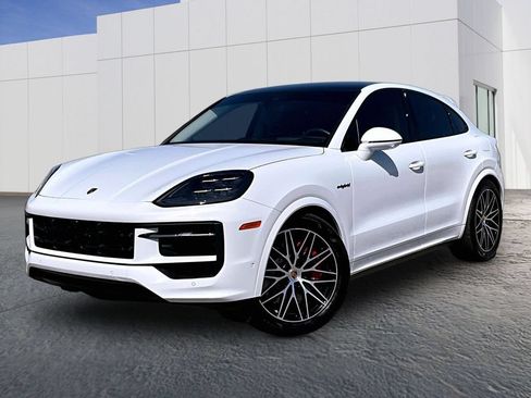 Certified 2025 Porsche Cayenne S AWD/4WD image 1