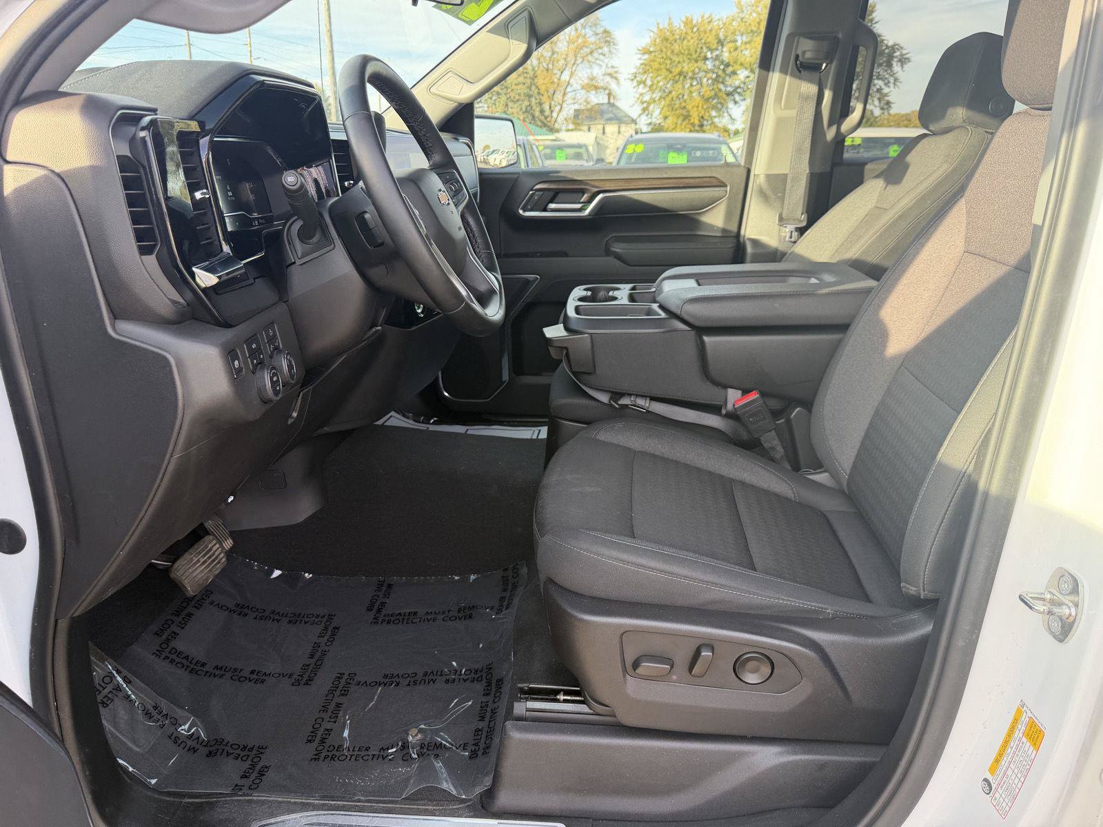 Used 2024 Chevrolet Silverado 1500 LT AWD/4WD image 11