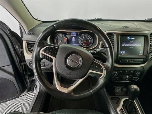 Used 2018 Jeep Cherokee Limited image 11