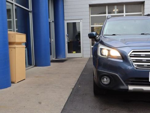 Used 2017 Subaru Outback 2.5i Limited w/ Popular Package #5 AWD/4WD image 30