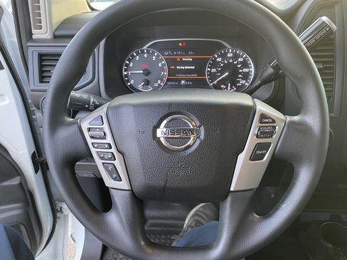 Used 2021 Nissan Titan S image 10
