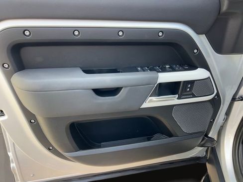 Used 2020 Land Rover Defender 110 First Edition image 7