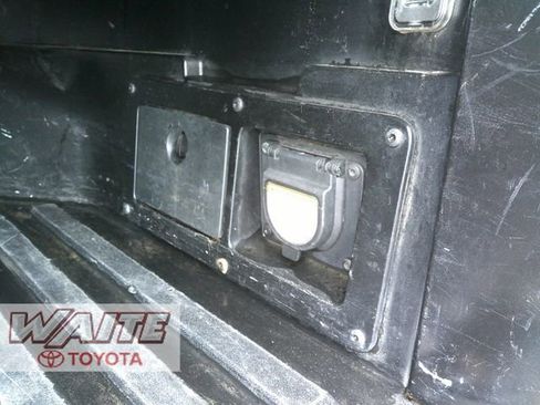 Used 2021 Toyota Tacoma TRD Sport w/ TRD Premium Sport Package AWD/4WD image 5