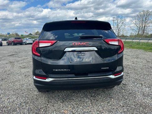 Used 2022 GMC Terrain SLT w/ GMC Pro Grade Package AWD/4WD image 5