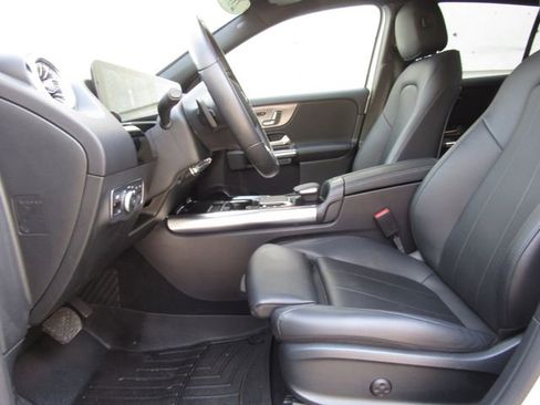 Used 2021 Mercedes-Benz GLA 250 4MATIC image 9