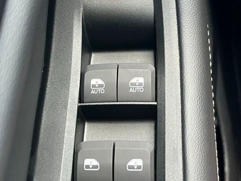 New 2025 Jeep Grand Cherokee L Laredo image 6