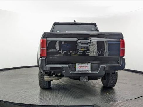 Used 2025 Toyota Tacoma TRD Off-Road AWD/4WD image 7