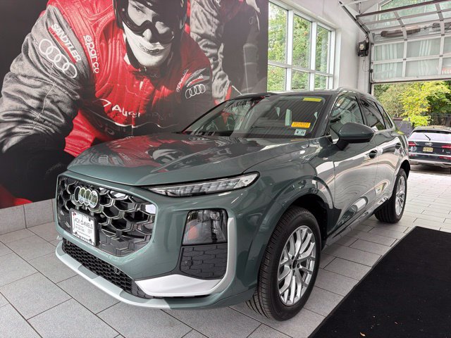 Used 2026 Audi Q3 quattro 2.0T AWD/4WD image 1