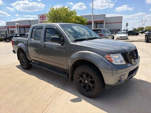 Used 2020 Nissan Frontier SV w/ Midnight Edition Floor Mats AWD/4WD image 3
