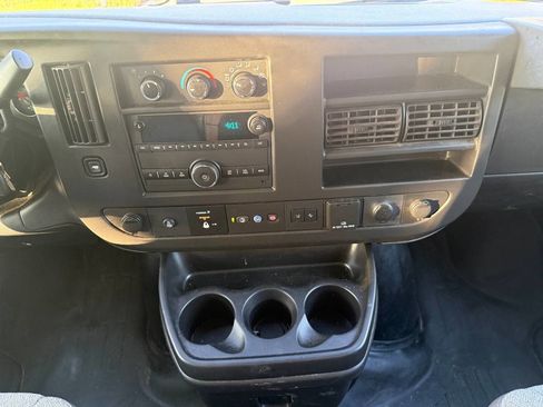 Used 2022 Chevrolet Express 3500 w/ Power Convenience Package RWD image 17