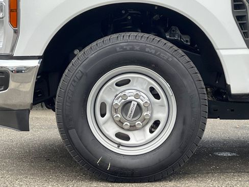 Used 2024 Ford F250 XL w/ XL Chrome Package image 23