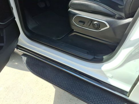 Used 2024 Jeep Wagoneer Series II w/ Flexible Seating Group RWD image 12