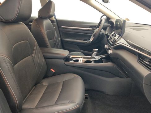 Used 2025 Nissan Altima 2.5 SR w/ SR Premium Package FWD image 21