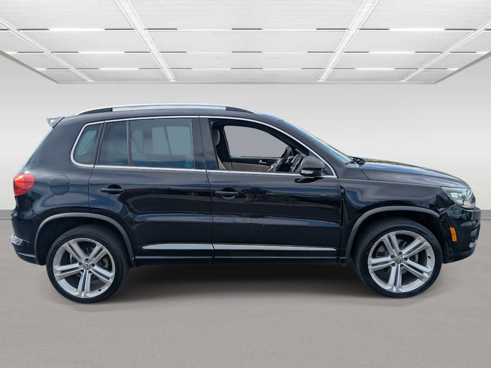 Used 2015 Volkswagen Tiguan R-Line AWD/4WD image 6