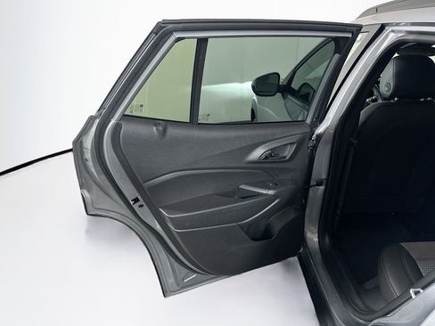 Used 2025 Chevrolet Trax LT w/ LT Convenience Package image 26