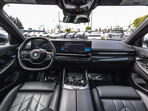 Used 2024 BMW 530i xDrive w/ Premium Package image 24