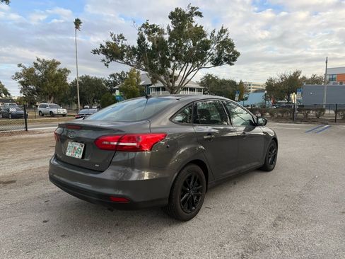 Used 2018 Ford Focus SE image 6