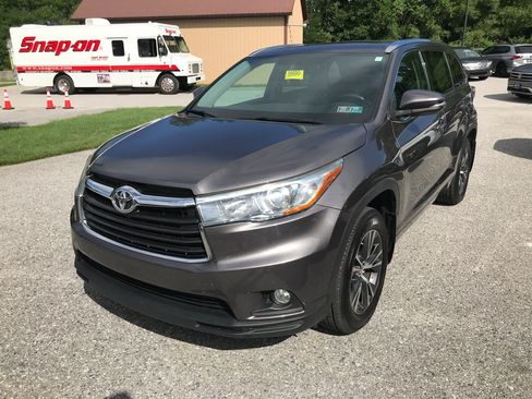 Used 2016 Toyota Highlander XLE AWD/4WD image 4
