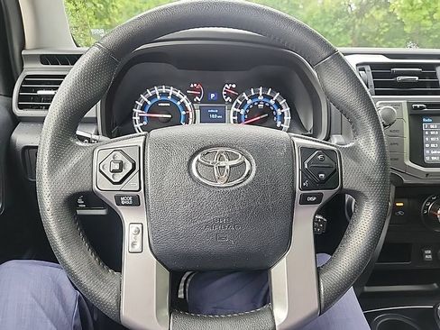 Used 2018 Toyota 4Runner SR5 AWD/4WD image 7