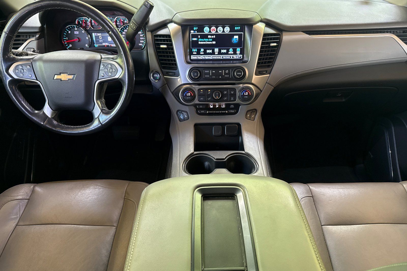 Used 2019 Chevrolet Suburban LT w/ Luxury Package AWD/4WD image 17