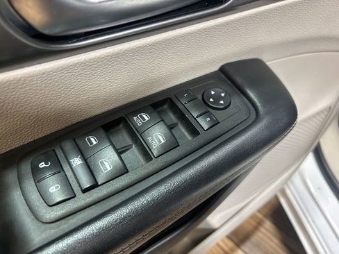 Certified 2023 Chrysler Pacifica Touring-L FWD image 24